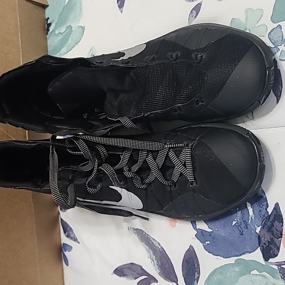 Black nike zoom high tops
